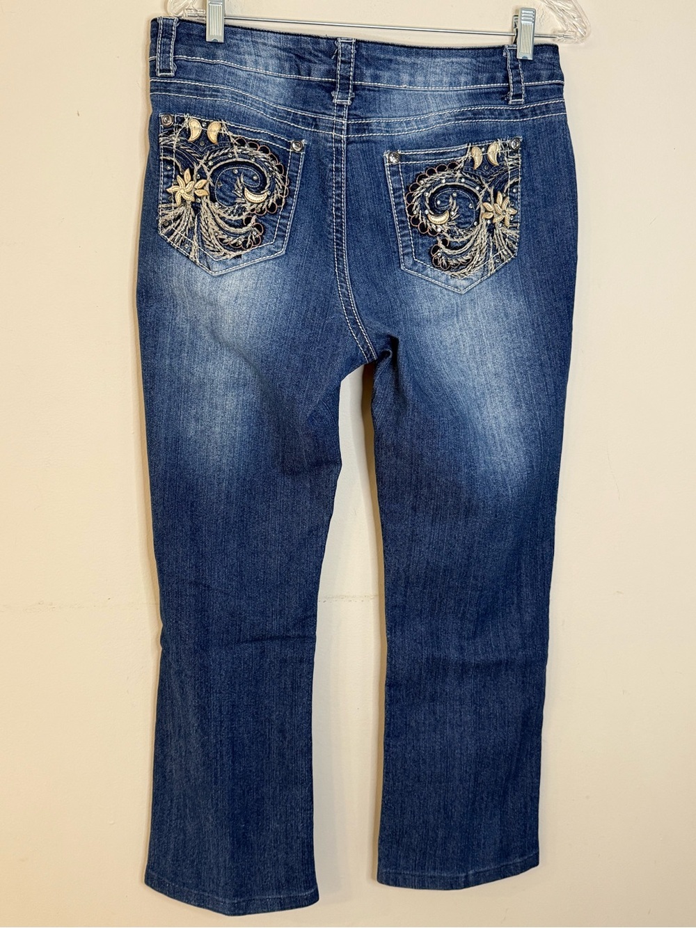 Suko western floral embroidered denim jeans SZ 10 hemmed 27.5” inseam - Picture 3 of 16
